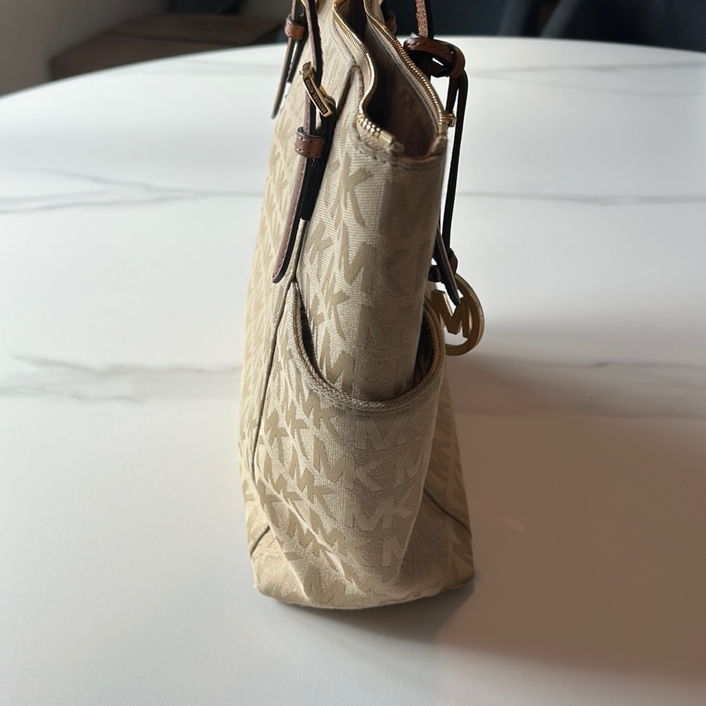 MICHAEL Michael Kors Beige and Brown Shoulder Bag - Picture 4 of 8